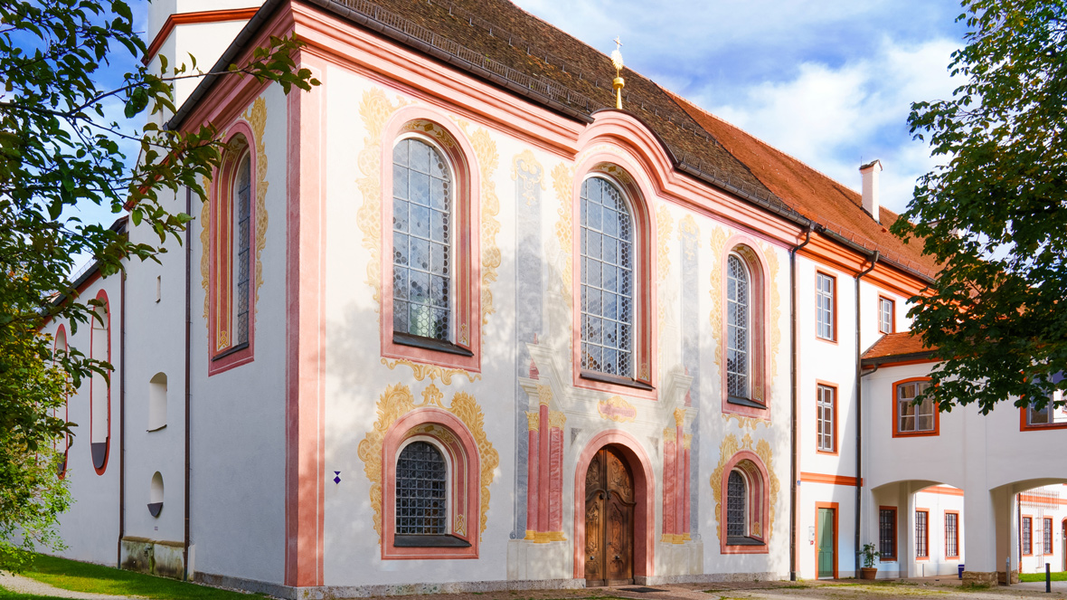 Die Stiftskirche des Kloster Beuerberg, der Bildungsstätte des Kreisbildungswerks
